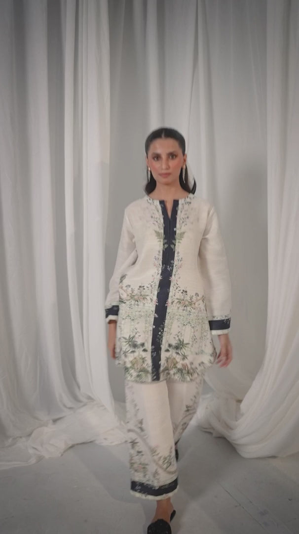 Ivory Noir Garden Set